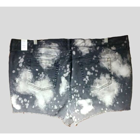 TORRID/JACK DAVID Women's Plus Size Tie-Dye distressed Black & White Shorts - Picture 9 of 14
